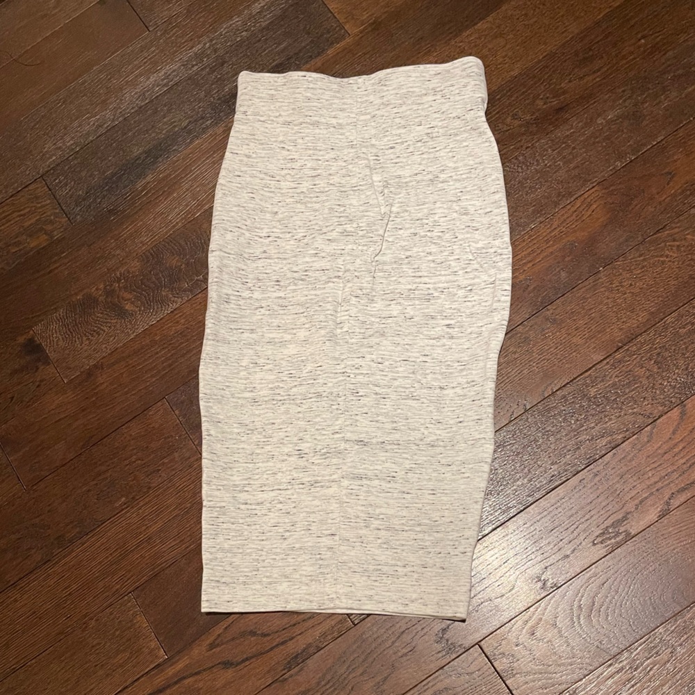 Wilfred Beige and White Knit Skirt